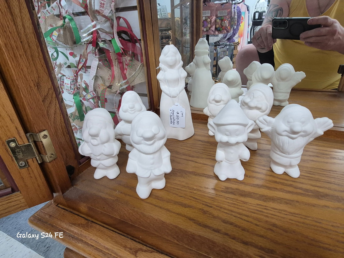 Ceramic bisque Smow White and 7 dwarfs set