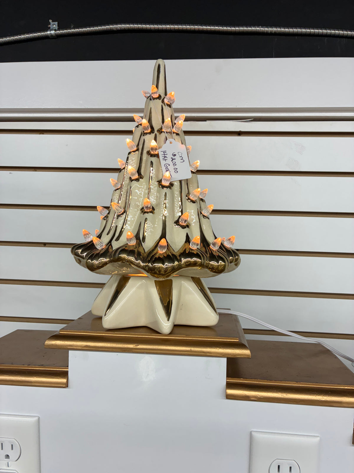 Light Up lava tree 14kt